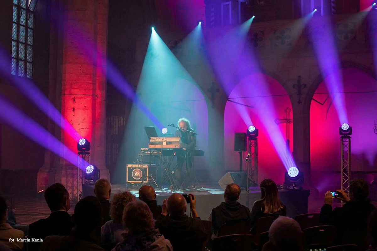 Leahua-19x15W-B-Eye-Moving-Head-Light- (2)